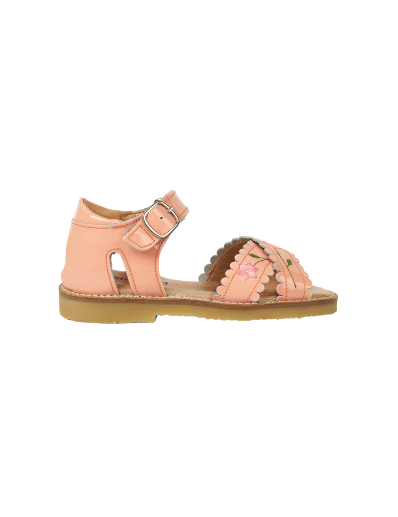 Petit Nord Flower Pop Cross-over scallop sandal Sandals Blush 084